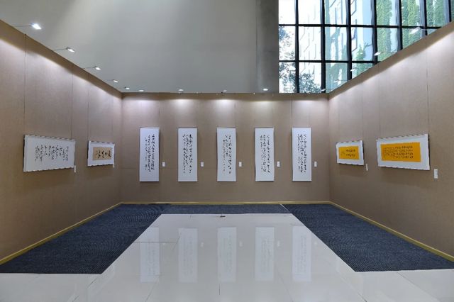 “俯仰之间——李翔书法作品展”近日在首都师范大学举办