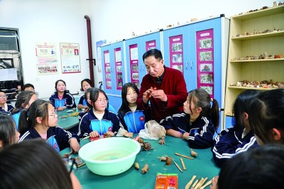 泥塑手艺蕴乡情