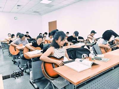 日校首次开课一座难求，上海市民美育为啥这么火