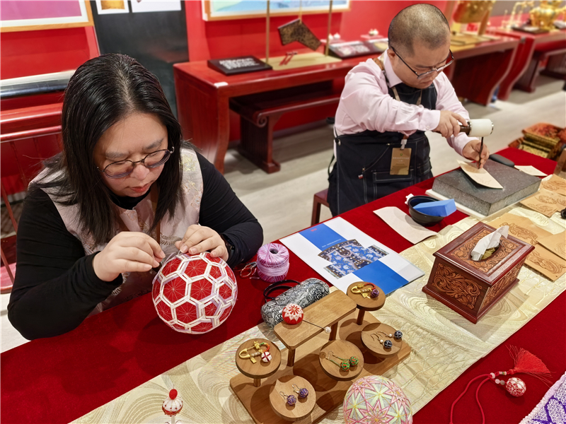 红墙映匠心 艺韵暖人心丨54件来自上海的残疾人非遗作品正在故宫展出 红墙映匠心 艺韵暖人心丨54件来自上海的残疾人非遗作品正在故宫展出