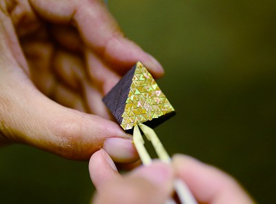 大漆髹巧饰 古艺焕新辉——传统漆艺在当代首饰设计中的应用 大漆髹巧饰 古艺焕新辉——传统漆艺在当代首饰设计中的应用