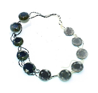 大漆髹巧饰 古艺焕新辉——传统漆艺在当代首饰设计中的应用 大漆髹巧饰 古艺焕新辉——传统漆艺在当代首饰设计中的应用