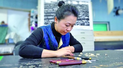 大庆版画：用刀木书写工业史诗