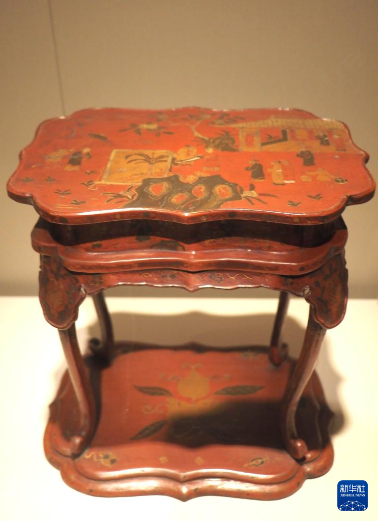 “盛世芳华——上海博物馆受赠文物展”在沪开幕