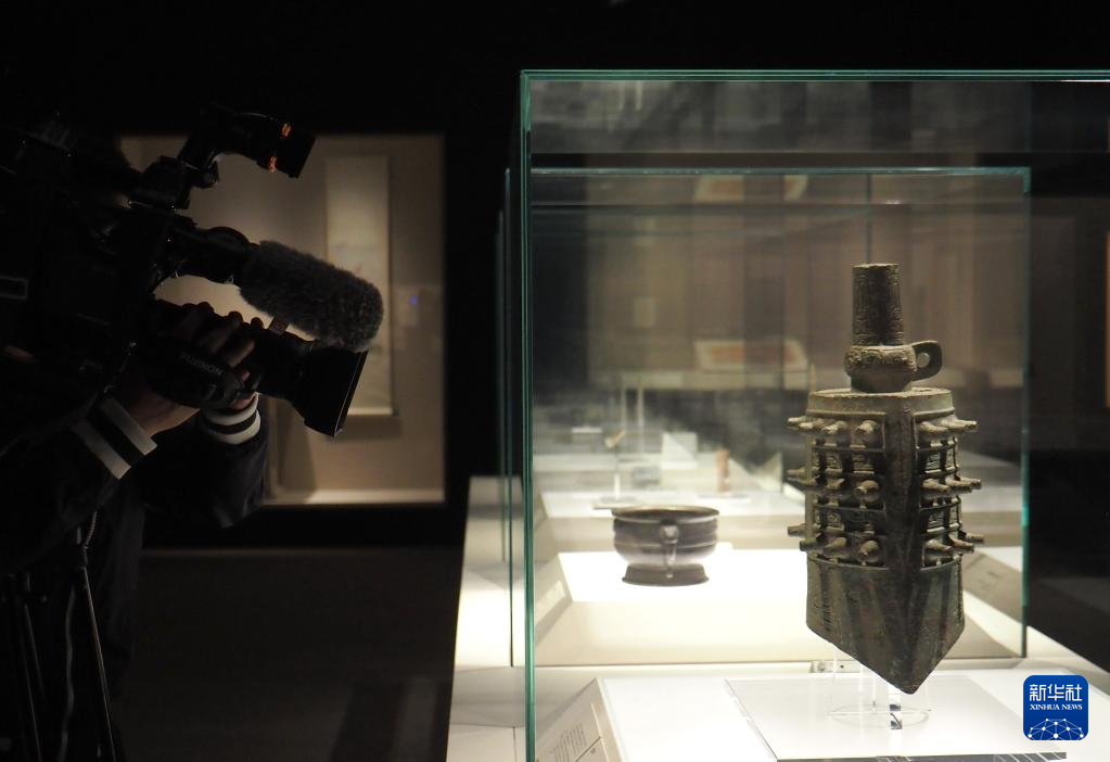 “盛世芳华——上海博物馆受赠文物展”在沪开幕