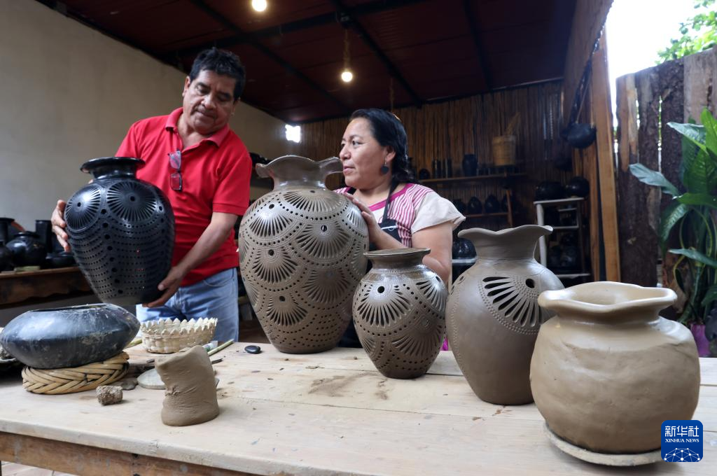 墨西哥瓦哈卡：黑陶映照传统之光